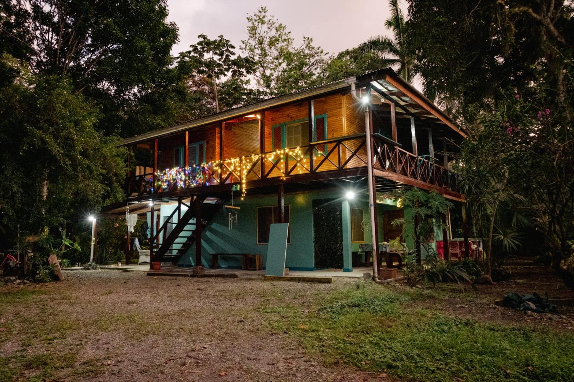 Hotel Casa Aldirica Cahuita Exterior foto